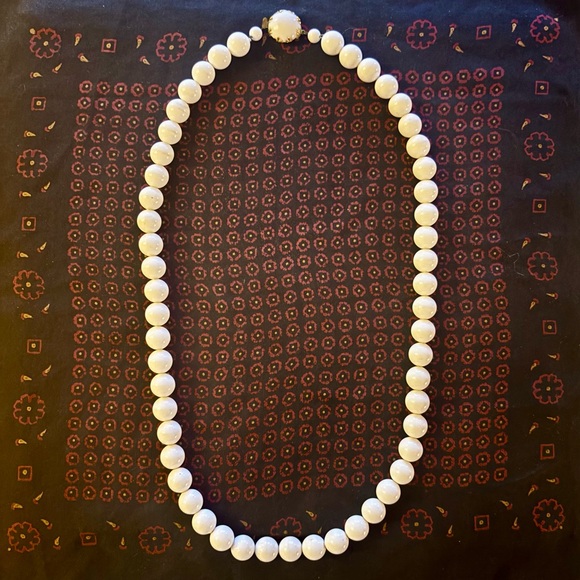 Jewelry - Vintage Austrian Made White Beaded Silk String Round Necklace